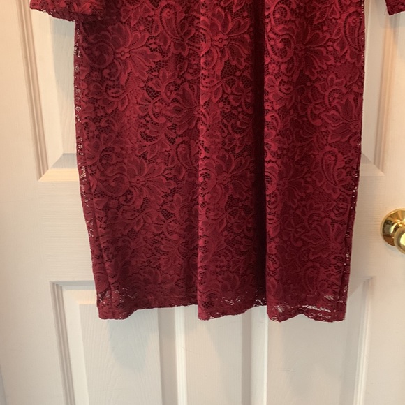Elegant Lace Midi Dress in Rich Burgundy - Picture 3 of 14